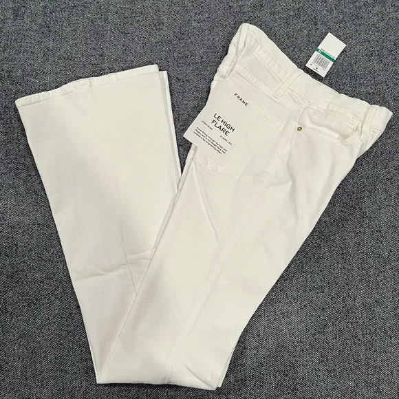 Frame Le High Flare in Blanc, size 24